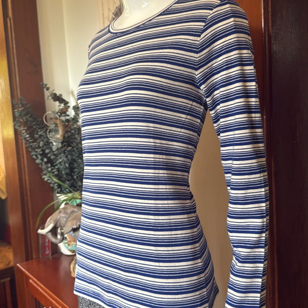 NWT northern reflections size small Striped Blue White Women's Top 100% cotton